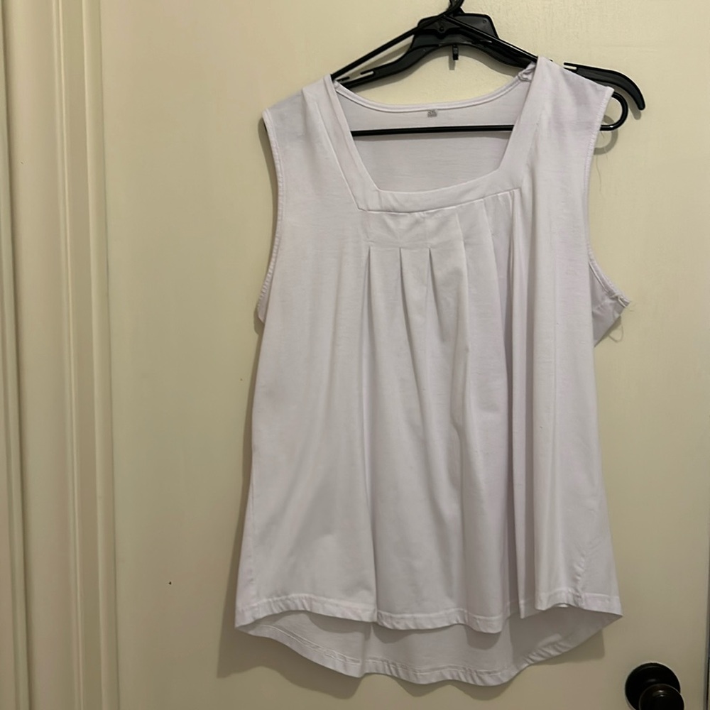 White pleated top